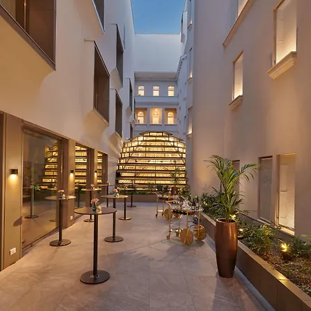 Parisi Udvar Budapest, Part Of Hyatt