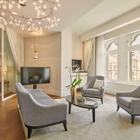 Parisi Udvar Budapest, Part Of Hyatt