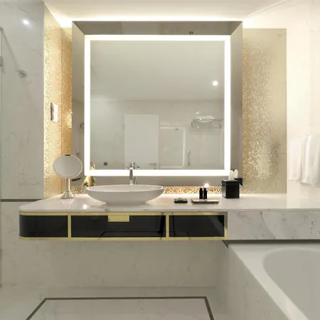 Parisi Udvar Budapest, Part Of Hyatt Budapest