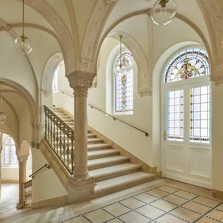 Parisi Udvar Budapest, Part Of Hyatt 5*