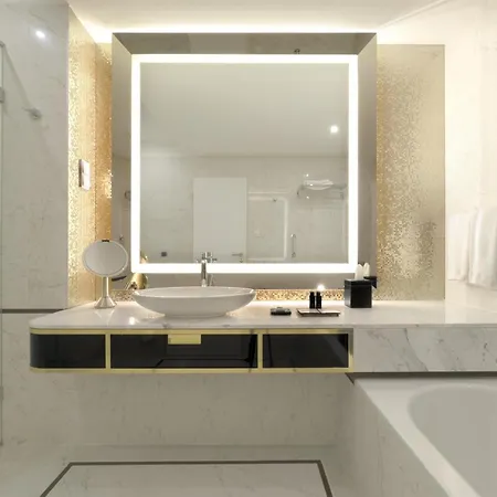 Szálloda Párisi Udvar Budapest, Part Of Hyatt