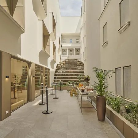 Parisi Udvar Budapest, Part Of Hyatt Budapest