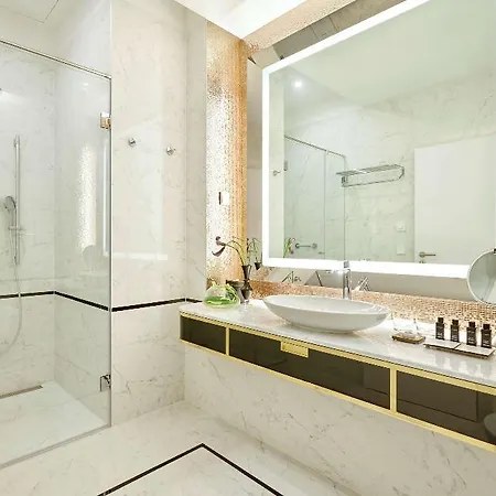 Párisi Udvar Budapest, Part Of Hyatt