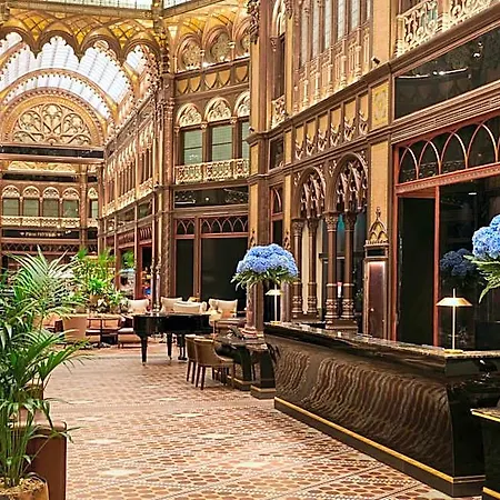 Párisi Udvar Budapest, Part Of Hyatt Hotel