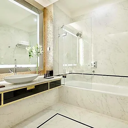 Párisi Udvar Budapest, Part Of Hyatt Hotel
