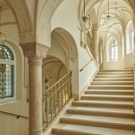 Parisi Udvar Budapest, Part Of Hyatt Hotel