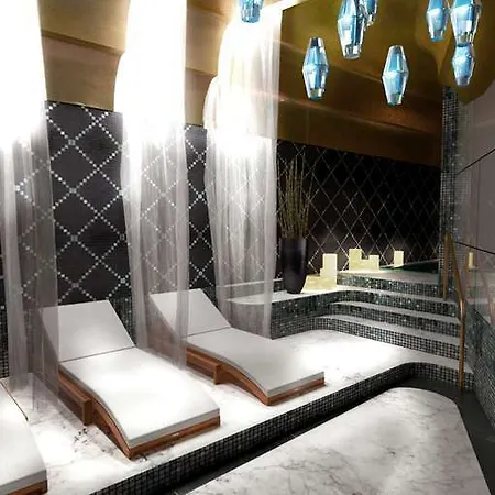 Parisi Udvar Budapest, Part Of Hyatt