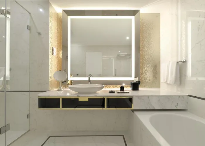 Szálloda Párisi Udvar Budapest, Part Of Hyatt