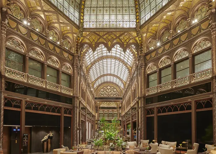 Párisi Udvar Budapest, Part Of Hyatt